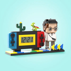 Personalisierte Klemmbaustein-Figur mit digitaler Uhr – DIY Miniatur zum Selbstaufbau