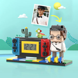 Personalisierte Klemmbaustein-Figur mit digitaler Uhr – DIY Miniatur zum Selbstaufbau