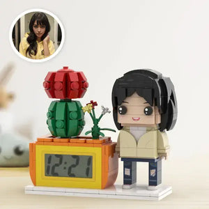 Personalisierte Klemmbaustein-Figur mit digitaler Uhr – DIY Miniatur zum Selbstaufbau
